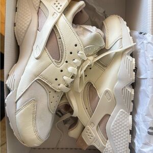 Women’s Nike shoes